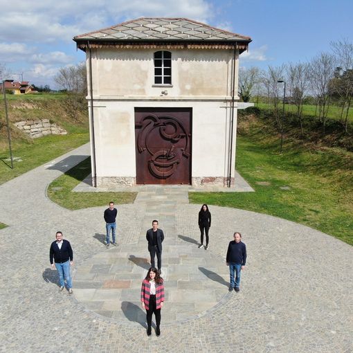 L’immagine che rappresenta la fondazione del distretto del commercio