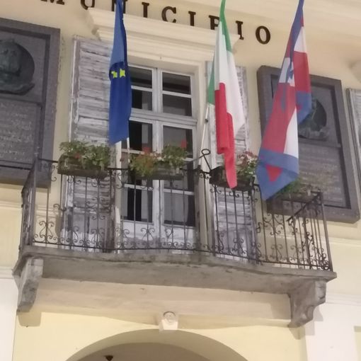 Il “mistero” dello stemma scomparso a Cavour