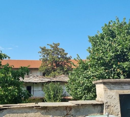 Il 'Cambrun' visto da via Goytre, che presto lascerà spazio alla Casa della Comunità