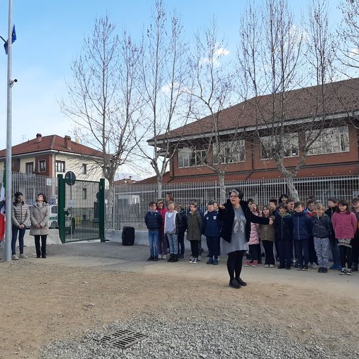 Cumiana inaugura il villaggio scolastico: «È una soluzione provvisoria che durerà qualche anno» (FOTO)