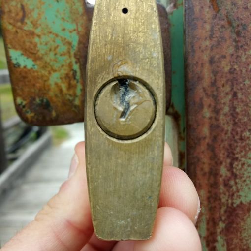 Il lucchetto sabotato del Forte delle Valli di Fenestrelle