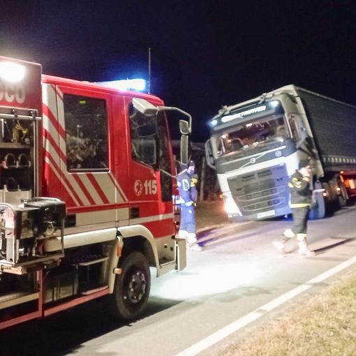 Camion fuori strada: chiusa la sp 156 tra Bibiana e Cavour