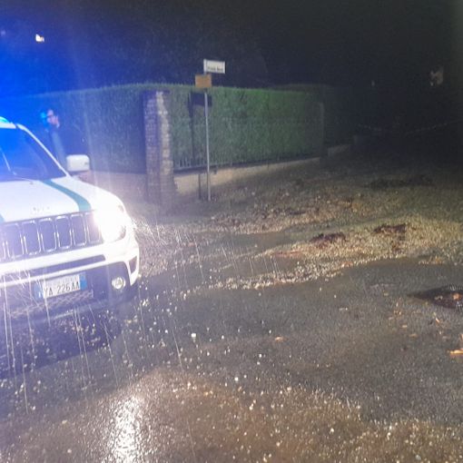 Strade chiuse, canali esondati, case allagate e senza luce: notte di emergenze a Luserna San Giovanni