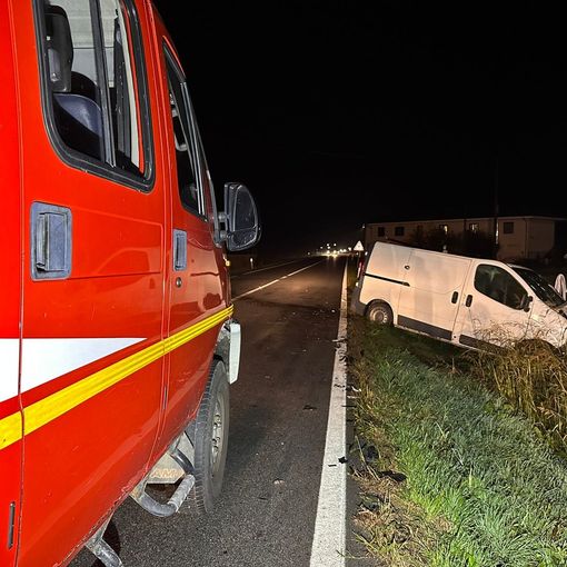 Cavour: scontro frontale tra due furgoni con feriti