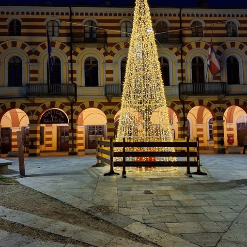 La prova di accensione di sabato del nuovo albero di Natale