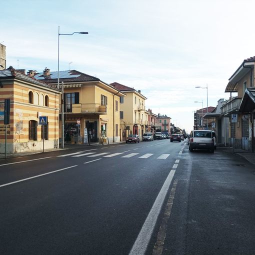 L’attraversamento pedonale vicino a piazza Partigiani