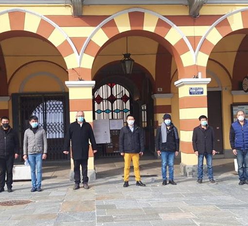 «Ci sono cinesi in piazza a Luserna San Giovanni», ma per aiutare il Comune
