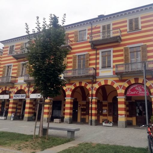 Il palazzo comunale dal lato della scuola di musica