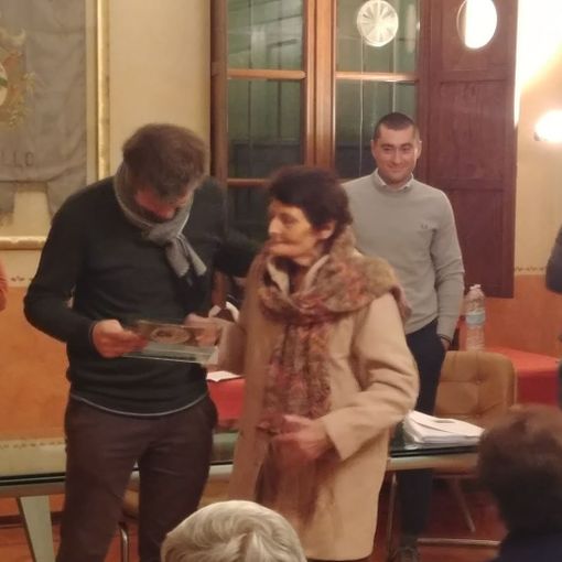 Nella Surra alla premiazione per la cessazione dell'attività