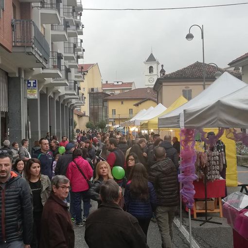 Il centro di None da stasera si riempie di dolcezza