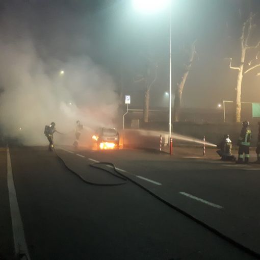 Tre auto sono state date alle fiamme nella notte a None