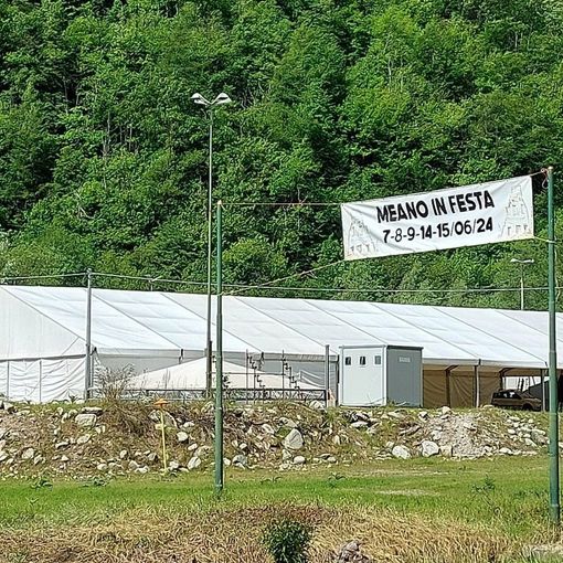 Il capannone della festa, dove si sono introdotti i ladri