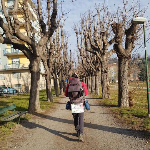A piedi dalla Puglia a Pinerolo lungo il perimetro dell’Italia: oggi la salita a Sestriere con un amico