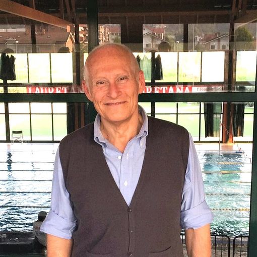 Paolo Previati nella piscina di Pinerolo