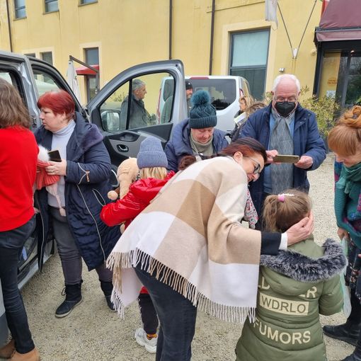 L'arrivo in hotel a Pinerolo delle bimbe ucraine