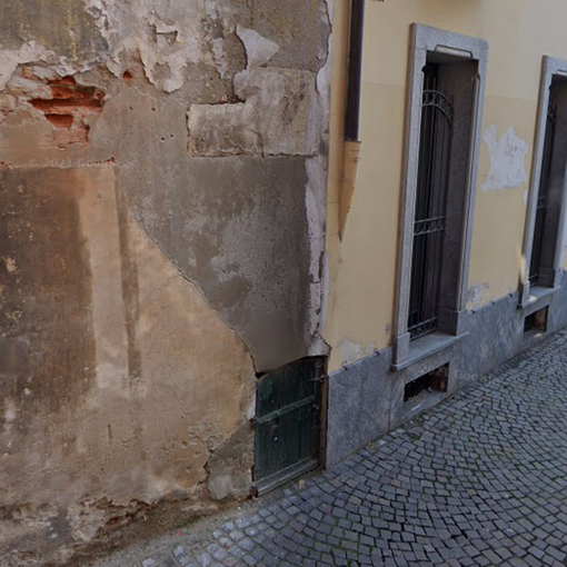 La porticina in via del Pino da cui uscivano gli scarafaggi