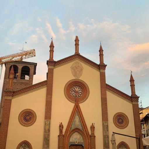 Il Duomo di Pinerolo con il pinnacolo danneggiato