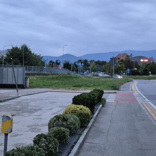 L’area verde di via Martiri da trasformare in parcheggio sostenibile