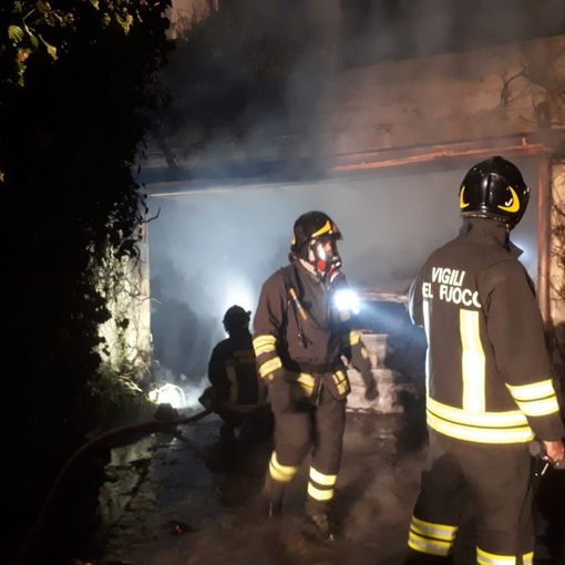 Fiamme in un garage a San Pietro Val Lemina: un ferito