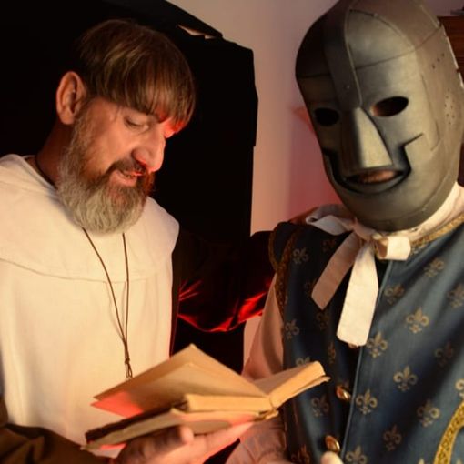 Alberto Depetris nei panni del frate con la Maschera di Ferro