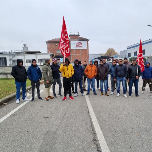 Sciopero davanti alla Raspini