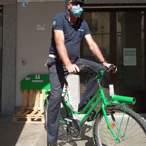 Il vigile Morello in sella alla sua PoliceBike