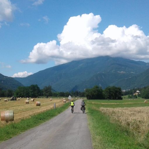 La strada verso Aiguebelle nella valle dell'Arc