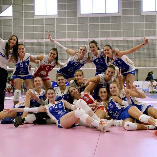 Le pinerolesi trionfanti (foto di Cinzia Consolati)