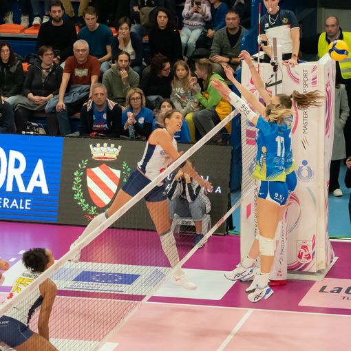 Sorokaite contro il muro di Gray e Ungureanu