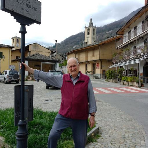 Elvino Allio in piazza Jervis
