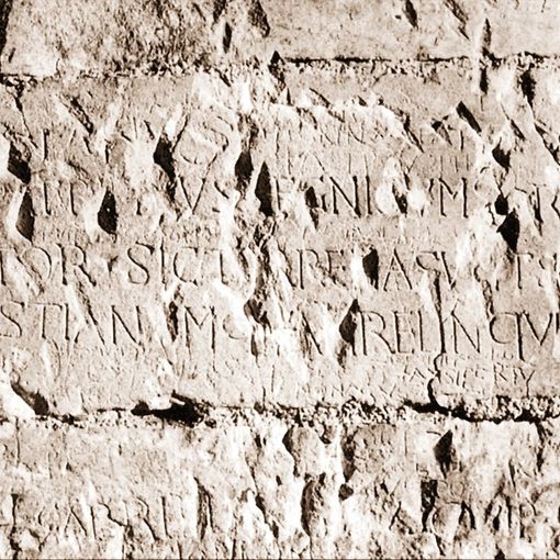 L'Arcangelo Michele vola dalla Puglia a Torino: calchi longobardi in mostra al Museo di Antichità