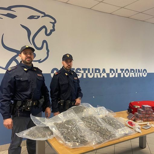 Trasportava 2 chili di droga e in casa ne aveva altri 9: arrestato