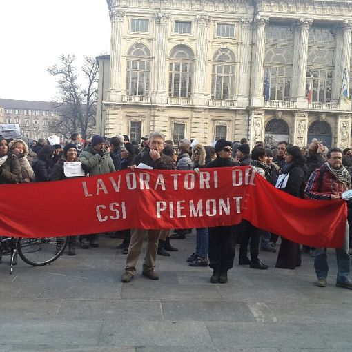 Rischio privatizzazione per la CSI: protesta dei lavoratori in piazza Castello
