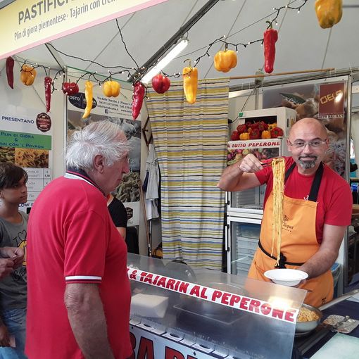 Bis di Tajarin con crema al peperone e agnolottini del plin con sugo di arrosto