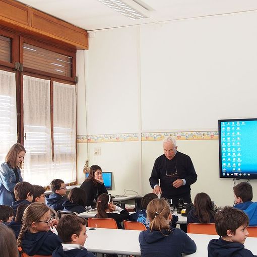 Chieri, alla scuola Sant'Anna di piazza Mazzini si studia fotografia in bianco e nero