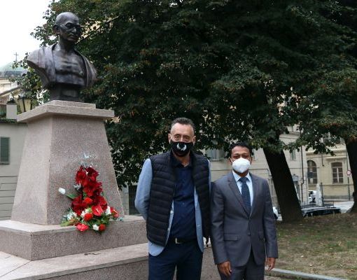 Ai giardini Cavour un tiglio in ricordo di Gandhi