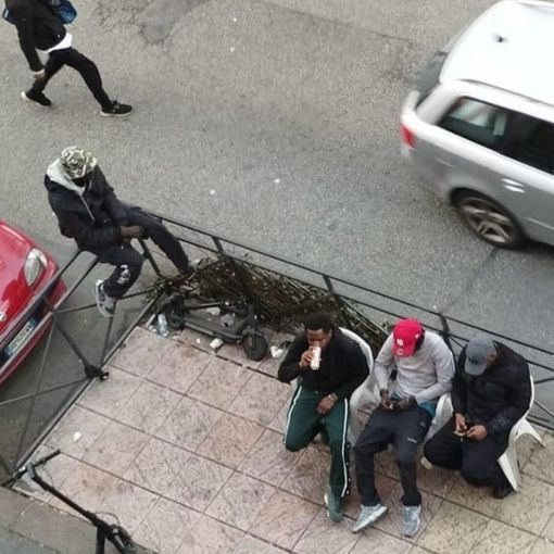 Rimosso il dehors ritrovo dei pusher: "E ora mettiamo la parola fine anche al suk di largo Giulio"