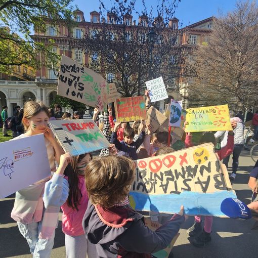 La partenza in piazza Statuto. In testa esposto lo striscione &quot;Dal seme dell'oppressione nasce l'albero della ribellione&quot;