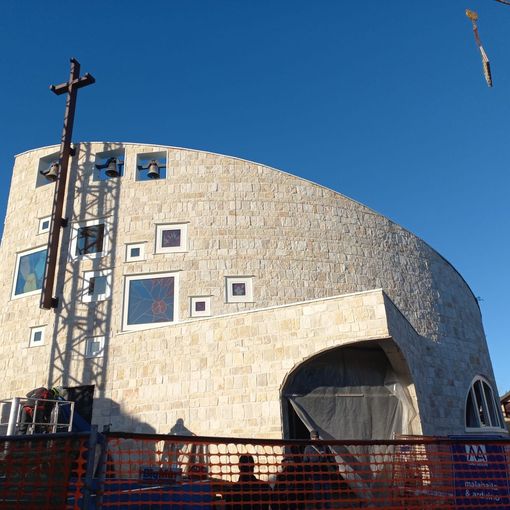 La nuova chiesa Mater Amabilis di La Loggia
