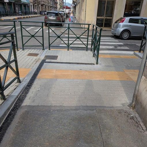 Quando la (nuova) fermata del 56 diventa un ostacolo