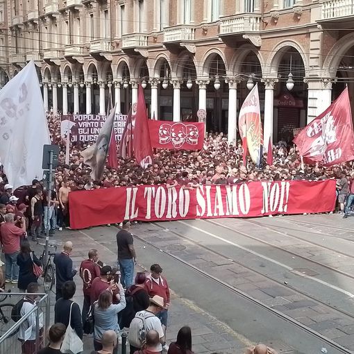 Nel giorno degli Invincibili in 15mila gridano: &quot;Cairo vattene, il Toro siamo noi&quot;