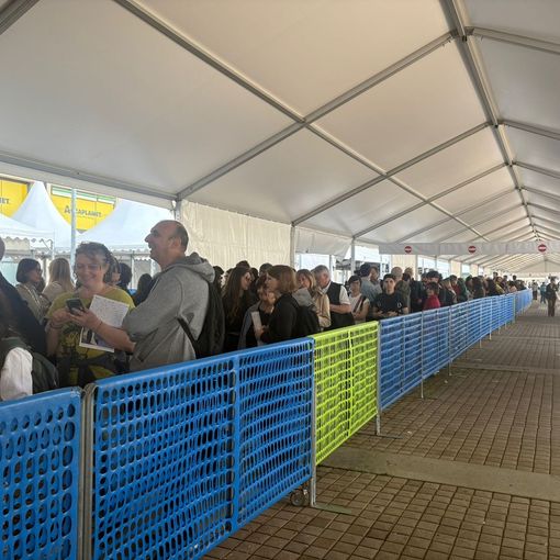 Lunghe code al Salone del Libro 2025