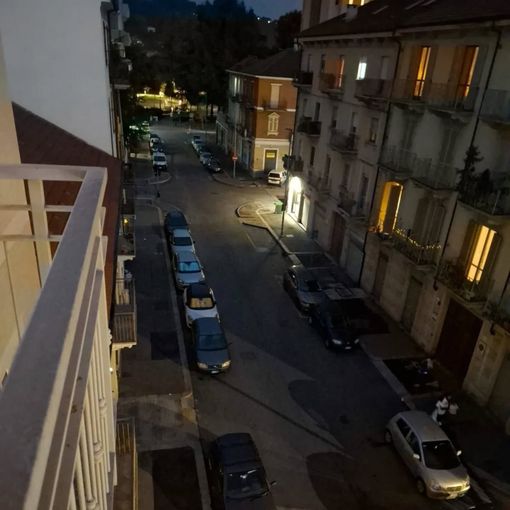 Le vie del quartiere al buio