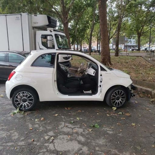 La Fiat 500 cannibalizzata La Fiat 500 cannibalizzata