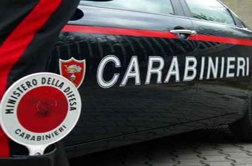 Colpo da film al centro commerciale di Nichelino: sfondano l'ingresso e rubano cellulari e prodotti tecnologici