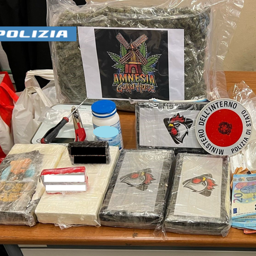 Blitz anti-droga, la polizia arresta 4 persone. Sequestrati quasi 8 kg di cocaina e oltre 2 kg di cannabinoidi