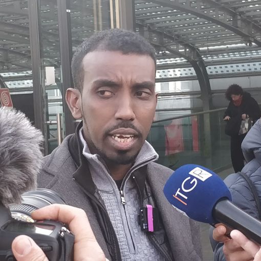 Coronavirus, Abdullahi bloccato in aeroporto a Parigi: &quot;Non posso viaggiare perché sono italiano&quot; [VIDEO]