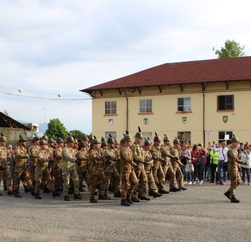 Rivoli, 500 alunni sono diventati alpini per un giorno con la Taurinense