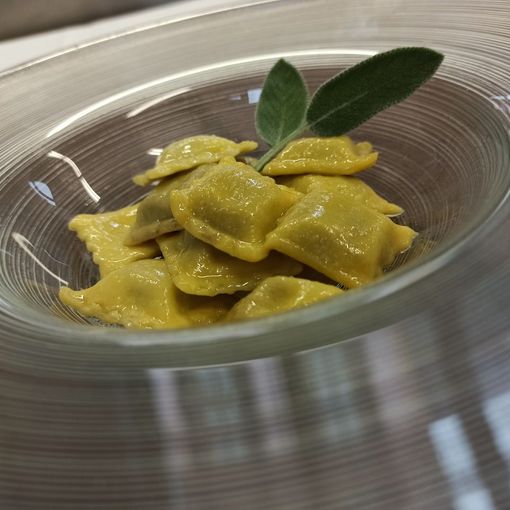 Agnolotti di carne burro e salvia