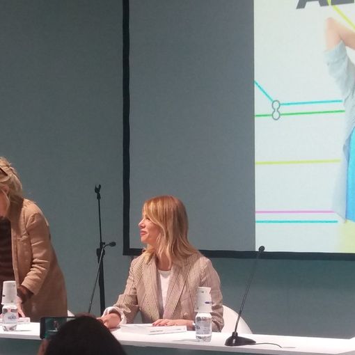 Alessia Marcuzzi al Salone del Libro dà consigli ai viaggiatori: &quot;Vi porto nelle mie città del cuore&quot;